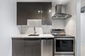 #101 -2119 Bellevue Avenue